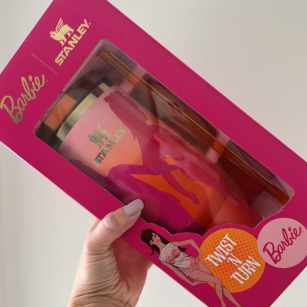 NEW Stanley BARBIE '60S TWIST 'N TURN
40 OZ QUENCHER - Picture 1 of 16